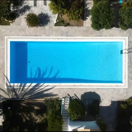 Kalypso Pool At Nyaraló
